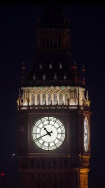 Londra, İngiltere 'deki ikonik büyük Ben saatinin zamanı.