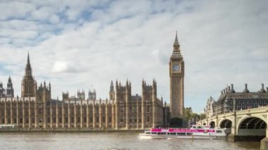 Parlamento binalarının, Thames Nehri 'nin ve Londra' daki Westminster Köprüsü 'nün zamanlaması.