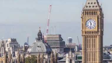 Parlamento binalarının, Thames Nehri 'nin ve Londra' daki Westminster Köprüsü 'nün zamanlaması.