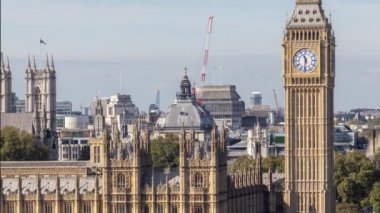 Parlamento binalarının, Thames Nehri 'nin ve Londra' daki Westminster Köprüsü 'nün zamanlaması.