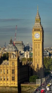 Londra 'daki ikonik büyük Ben saatinin zamanı, İngiltere dikey