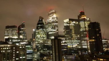 Londra 'nın gökdelen gökdeleni 2024' te eşsiz bir yüksek noktadan gökdelenin inanılmaz gece zamanlaması.