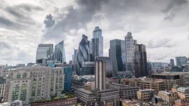 Londra şehrinin inanılmaz bir zaman çizelgesi 2024 'te eşsiz bir yüksek noktadan gökdelen gökdelenine doğru yükseliyor.
