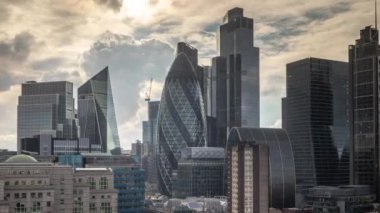 Londra şehrinin inanılmaz bir zaman çizelgesi 2024 'te eşsiz bir yüksek noktadan gökdelen gökdelenine doğru yükseliyor.
