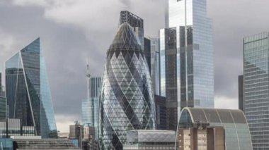 Londra şehrinin inanılmaz bir zaman çizelgesi 2024 'te eşsiz bir yüksek noktadan gökdelen gökdelenine doğru yükseliyor.