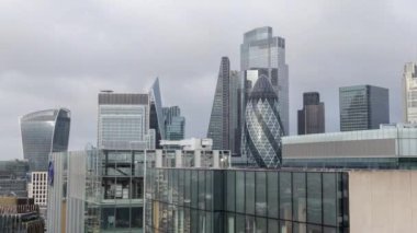 Londra şehrinin inanılmaz bir zaman çizelgesi 2024 'te eşsiz bir yüksek noktadan gökdelen gökdelenine doğru yükseliyor.