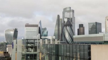Londra şehrinin inanılmaz bir zaman çizelgesi 2024 'te eşsiz bir yüksek noktadan gökdelen gökdelenine doğru yükseliyor.