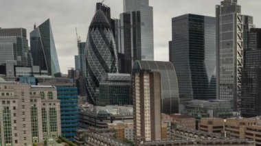 Londra şehrinin inanılmaz bir zaman çizelgesi 2024 'te eşsiz bir yüksek noktadan gökdelen gökdelenine doğru yükseliyor.