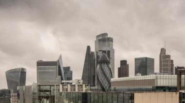 Londra şehrinin inanılmaz bir zaman çizelgesi 2024 'te eşsiz bir yüksek noktadan gökdelen gökdelenine doğru yükseliyor.