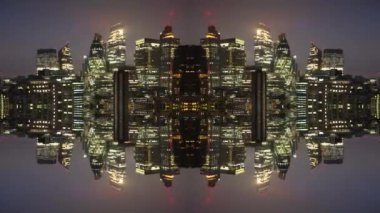 Londra şehrinin muhteşem bir zaman çizelgesi. Kilometrelerce kare gökdelen gökdeleni soyut ayna desenli bir siluet oluşturuyor.