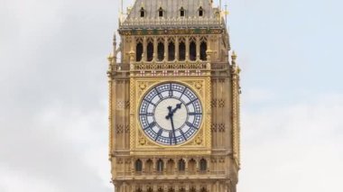 İngiltere, Londra 'daki ikonik büyük Ben saatinin nabzı atıyor. 