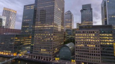 Kanarya iskelesinin ufuk çizgisi zaman çizelgesi, Londra rıhtımı, Londra gün doğumunda İngiltere