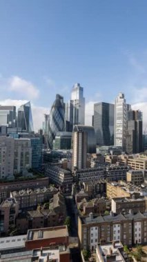 Londra şehrinin inanılmaz bir zaman çizelgesi kilometrekare gökdelen gökdeleni dikey olarak eşsiz bir yüksek noktadan yükseliyor.