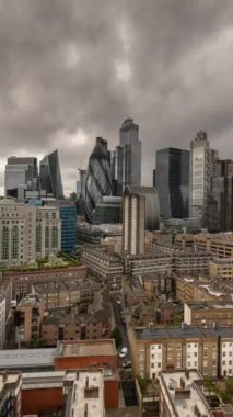 Londra şehrinin inanılmaz bir zaman çizelgesi kilometrekare gökdelen gökdeleni dikey olarak eşsiz bir yüksek noktadan yükseliyor.