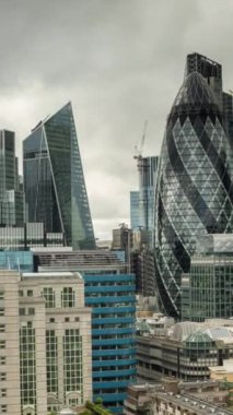 Londra şehrinin inanılmaz bir zaman çizelgesi kilometrekare gökdelen gökdeleni dikey olarak eşsiz bir yüksek noktadan yükseliyor.