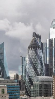 Londra şehrinin inanılmaz bir zaman çizelgesi kilometrekare gökdelen gökdeleni dikey olarak eşsiz bir yüksek noktadan yükseliyor.