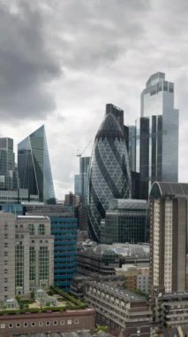 Londra şehrinin inanılmaz bir zaman çizelgesi kilometrekare gökdelen gökdeleni dikey olarak eşsiz bir yüksek noktadan yükseliyor.