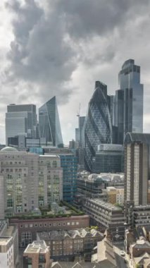 Londra şehrinin inanılmaz bir zaman çizelgesi kilometrekare gökdelen gökdeleni dikey olarak eşsiz bir yüksek noktadan yükseliyor.