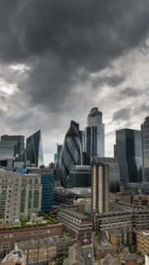 Londra şehrinin inanılmaz bir zaman çizelgesi kilometrekare gökdelen gökdeleni dikey olarak eşsiz bir yüksek noktadan yükseliyor.