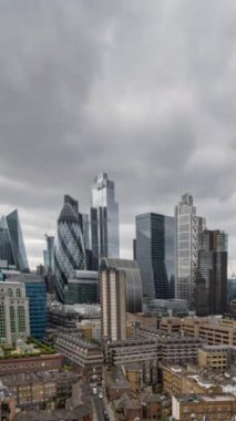 Londra şehrinin inanılmaz bir zaman çizelgesi kilometrekare gökdelen gökdeleni dikey olarak eşsiz bir yüksek noktadan yükseliyor.