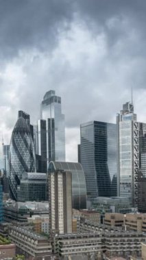 Londra şehrinin inanılmaz bir zaman çizelgesi kilometrekare gökdelen gökdeleni dikey olarak eşsiz bir yüksek noktadan yükseliyor.