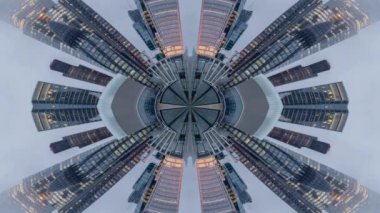 Londralı gökdelen gökdeleninin küçük gezegen zaman çizelgesi soyut aynalı desen haline getirilmiş.