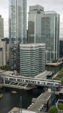 Kanarya iskelesinin ufuk çizgisi zaman çizelgesi, Londra rıhtımı, Londra İngiltere dikey