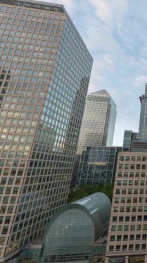 Kanarya iskelesinin ufuk çizgisi zaman çizelgesi, Londra rıhtımı, Londra İngiltere dikey