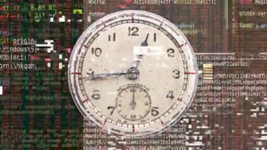 Üzerinde kod ve veri bulunan antika kol saati makrosu