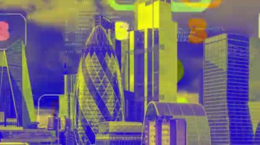 Londra şehri kilometrekare gökdelen silueti veri ve kodlarla kaplı.