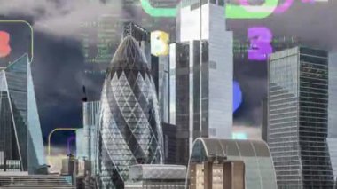 Londra şehri kilometrekare gökdelen silueti veri ve kodlarla kaplı.