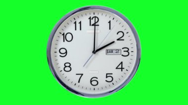 Yeşil ekranda 12 saati geçen analog saat 