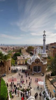 Barselona siluetinin zaman çizelgesi dikey olarak parc guell 'den çekilmiştir