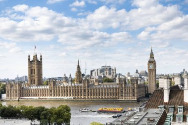 Londra, İngiltere 'deki ikonik büyük Ben ve Westminster Köprüsü.