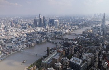 Bir helikopterden Londra 'nın ufuk çizgisi manzarası