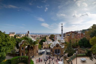 Parc guell 'den Barselona silueti