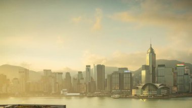 HONG KONG - 19 Mart 2025: Hong Kong Central City silueti Kowloon limanının karşısından çekildi 