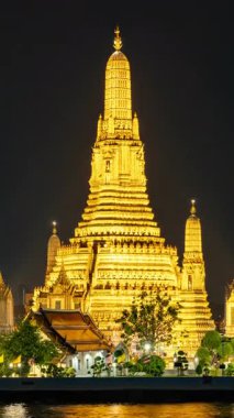 Bangkok 'taki ünlü Wat Arun Tapınağı' nın zamanı geldi çattı.