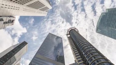 SINGAPORE - 5 Mart 2025: Singapur Merkez İş Bölgesi ufuk çizgisinin zaman çizelgesi aşağıdan