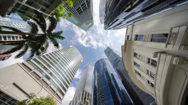 SINGAPORE - 5 Mart 2025: Singapur Merkez İş Bölgesi ufuk çizgisinin zaman çizelgesi aşağıdan