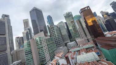 SINGAPORE - 5 Mart 2025: Singapur Merkez Ticaret Bölgesi 'nin günbatımında ufuk çizgisi zamanlaması