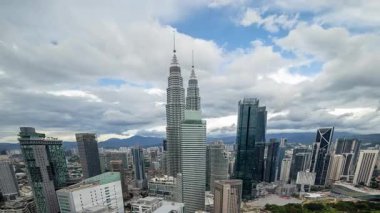 KUALA LUMPUR - 29 Mart 2025: Kuala Lumpur siluetinin yüksek görüş açısına göre zamanlaması 
