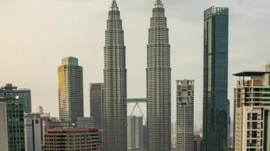 KUALA LUMPUR - 29 Mart 2025: Kuala Lumpur siluetinin Sunset 'teki yüksek görüş açısına göre zamanlaması 