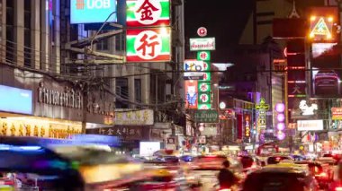 BANGKOK, THAILAND - 13 Mart 2025: Çin kasabasının ve Bangkok 'taki gece trafiğinin zamanlaması
