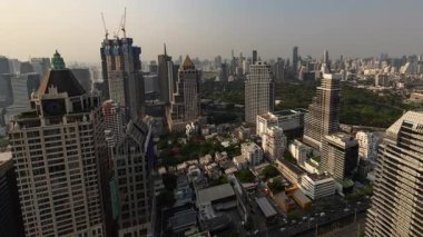 BANGKOK, THAILAND - 9 Mart 2025: Bangkok şehrinin ufuk çizgisi yüksek görüş açısına sahip 