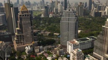 BANGKOK, THAILAND - 9 Mart 2025: Bangkok şehrinin ufuk çizgisi yüksek görüş açısına sahip 