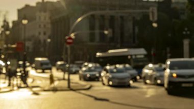 Madrid 'deki odak dışı trafik sahnesinin zamanlaması