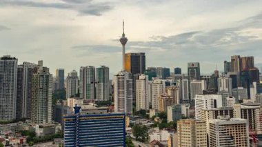 KUALA LUMPUR - 29 Mart 2025: Kuala Lumpur siluetinin Sunset 'teki yüksek görüş açısına göre zamanlaması