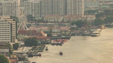  Bangkok nehri Chao Reynaya 'nın zamanı yüksek bir noktadan geliyor.