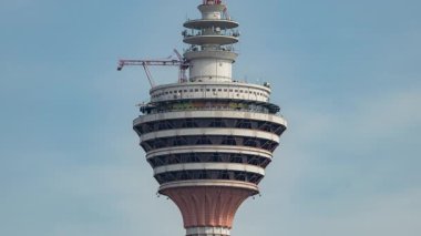 KUALA LUMPUR, MALAYSIA - 24 AYRIL 2025: Kuala lumpur 'daki KL menara kulesinin kapanma zamanı